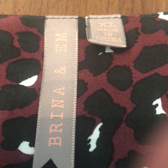 Deep maroon animal print tunic. Size XL - Picture 3 of 5